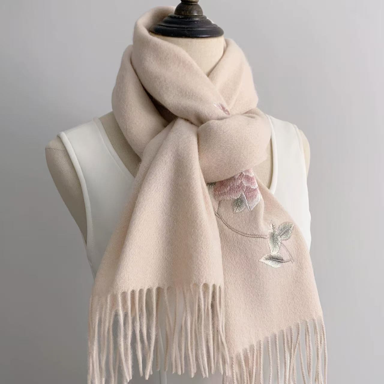 Elegant Peony & Butterfly Pure Cashmere Scarf – Luxury Gift for Mother