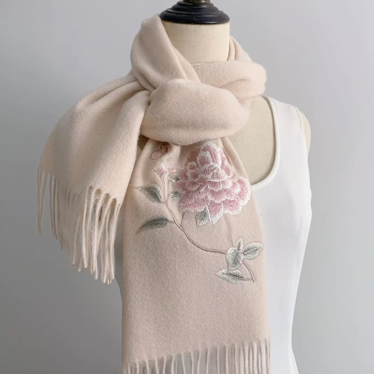 Elegant Peony & Butterfly Pure Cashmere Scarf – Luxury Gift for Mother