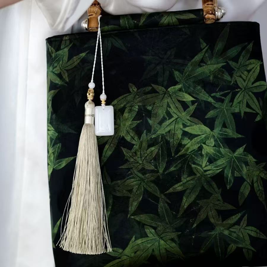 Yaji Xiangyunsha Bamboo Handle Clutch – Classic Chinese Qipao & Hanfu Handbag