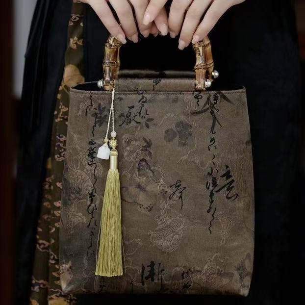 Yaji Xiangyunsha Bamboo Handle Clutch – Classic Chinese Qipao & Hanfu Handbag