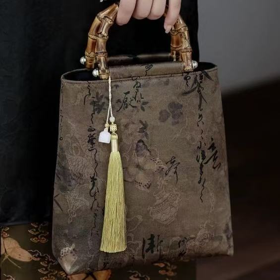 Yaji Xiangyunsha Bamboo Handle Clutch – Classic Chinese Qipao & Hanfu Handbag