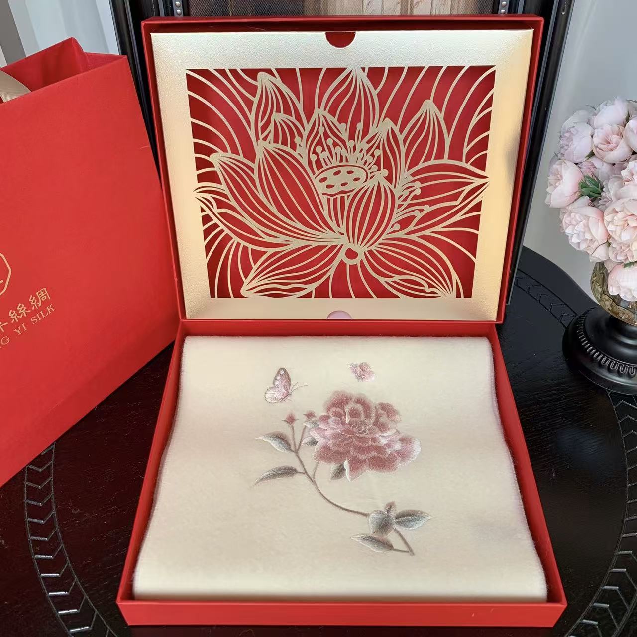 Elegant Peony & Butterfly Pure Cashmere Scarf – Luxury Gift for Mother