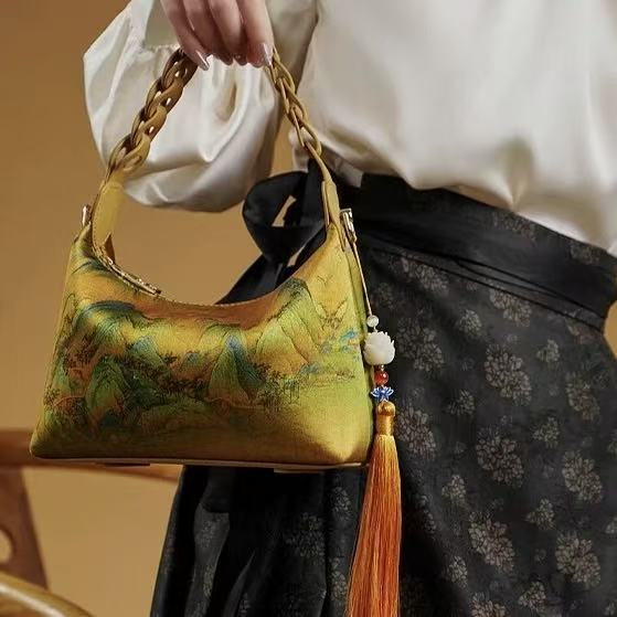 Mulberry Silk Tote – Elegant Chinese Style Handbag for Occasions